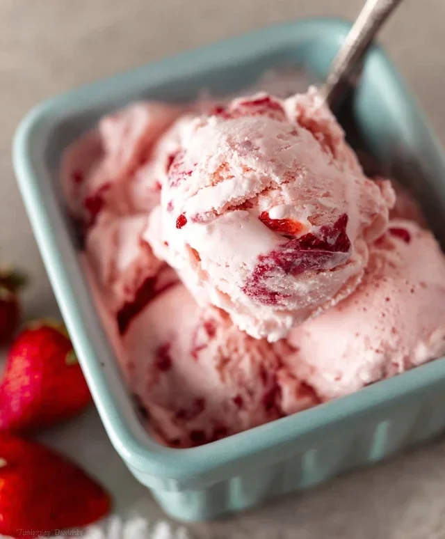 Homemade Strawberry Ice Cream